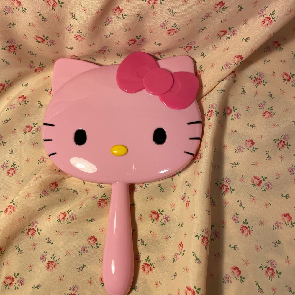 Hello Kitty Mirror - Picture 3 of 7